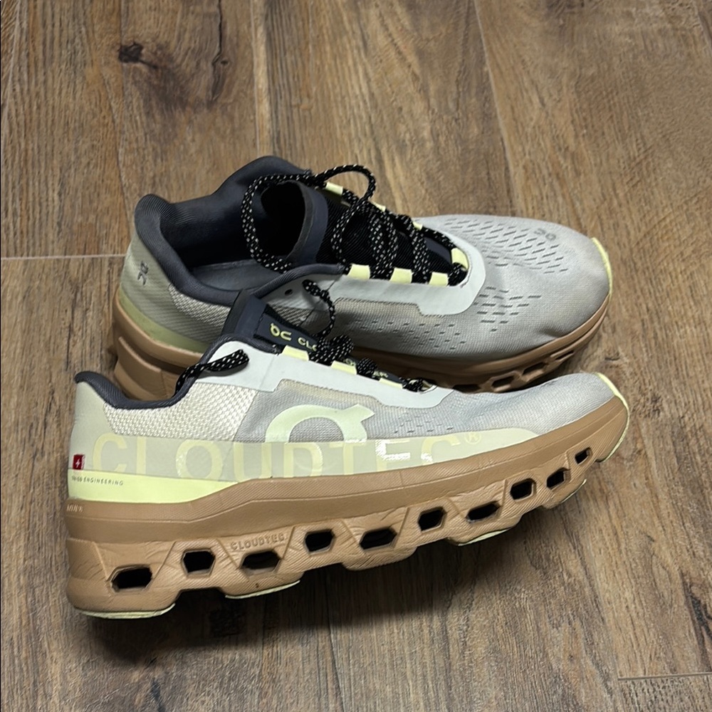 On cloudmonster Running Shoes